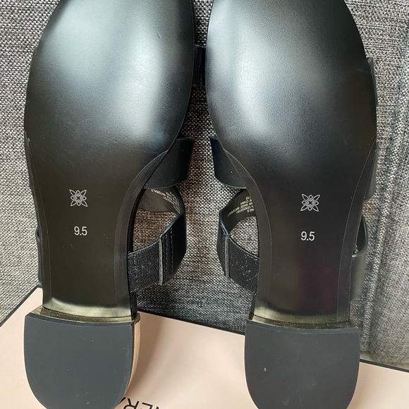 BCBGeneration Black Minimalist Sandals - Picture 4 of 6
